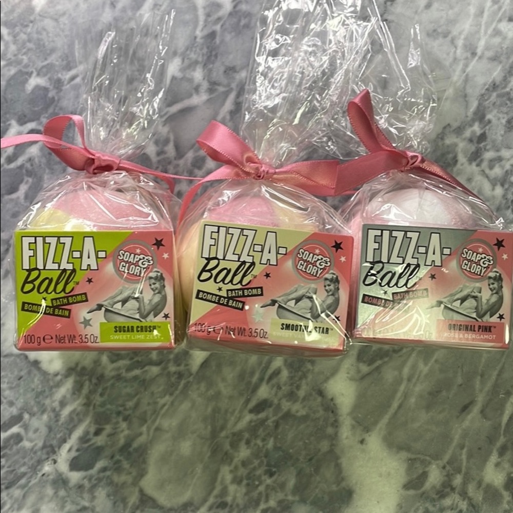 New Soap & Glory Fizz-A-Ball Bath Bomb